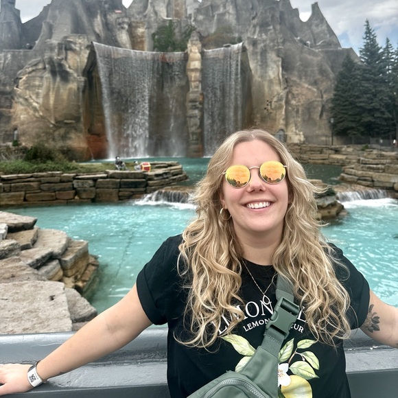 Meet your Posher, Amanda - Picture 1 of 1